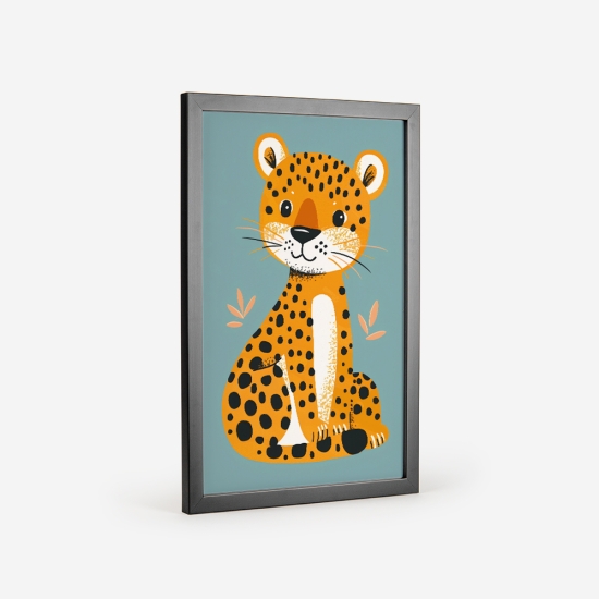 Poster de um leopardo amarelo com manchas pretas, perfeito para dar um toque selvagem ao quarto de bebé. 2